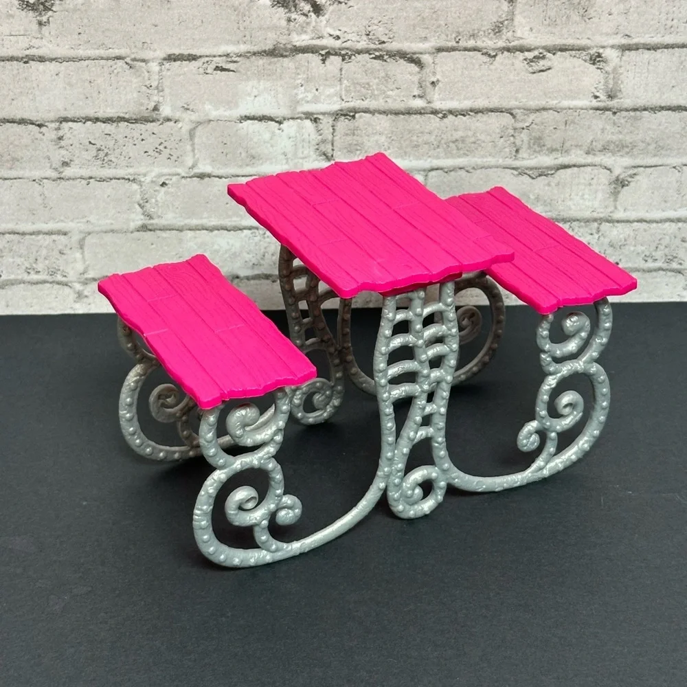 Monster High Doll Deluxe Deadluxe School Playset Picnic Table Pink Silver